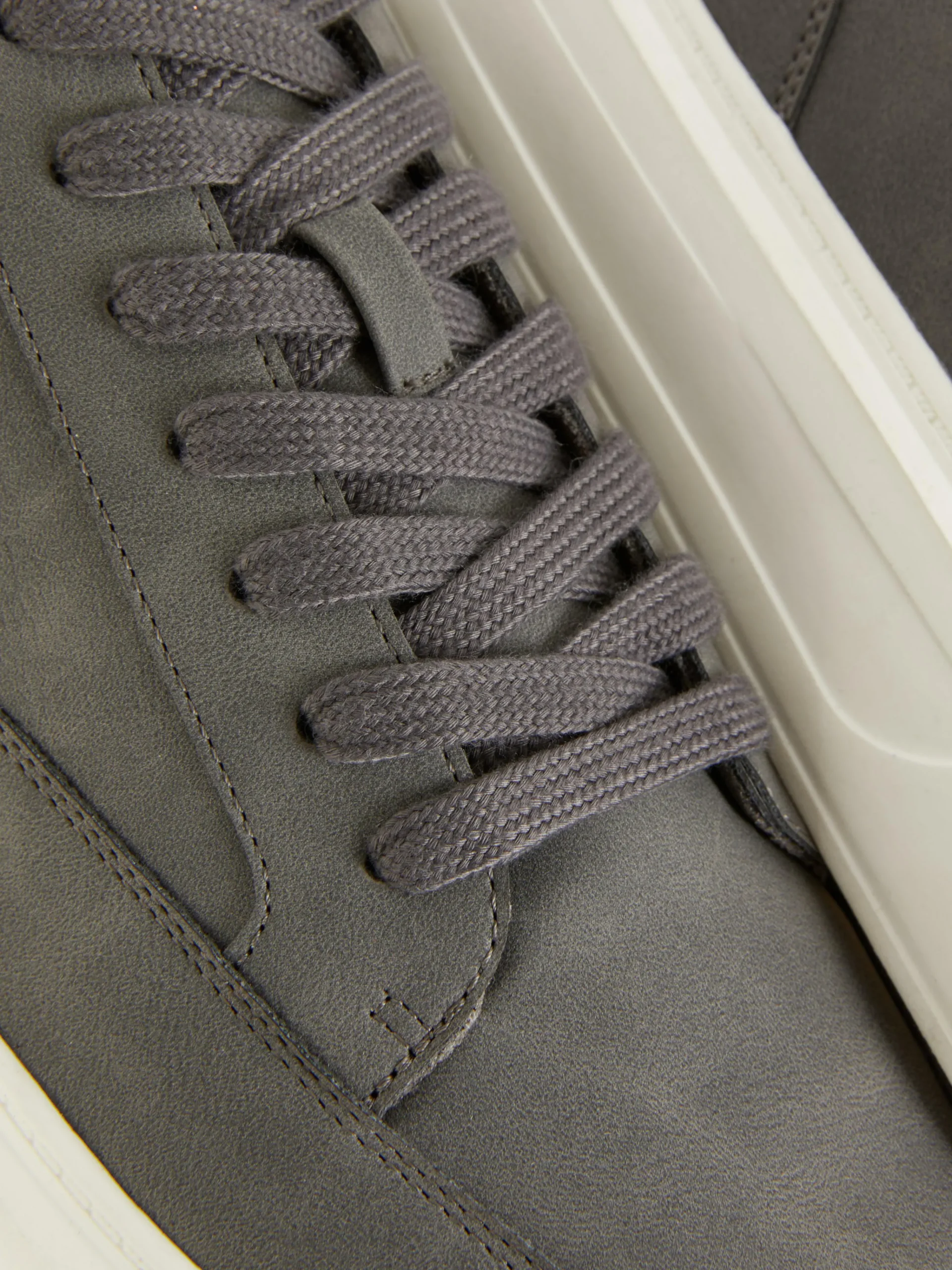 Kem Low-Top Sneakers|Primark Sale