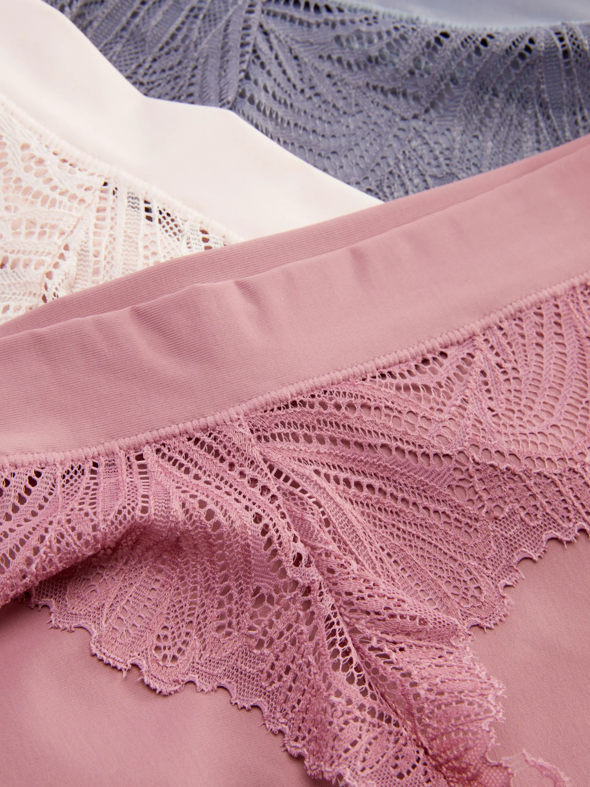 3-Pack Invisible Lace Back Thongs|Primark Sale